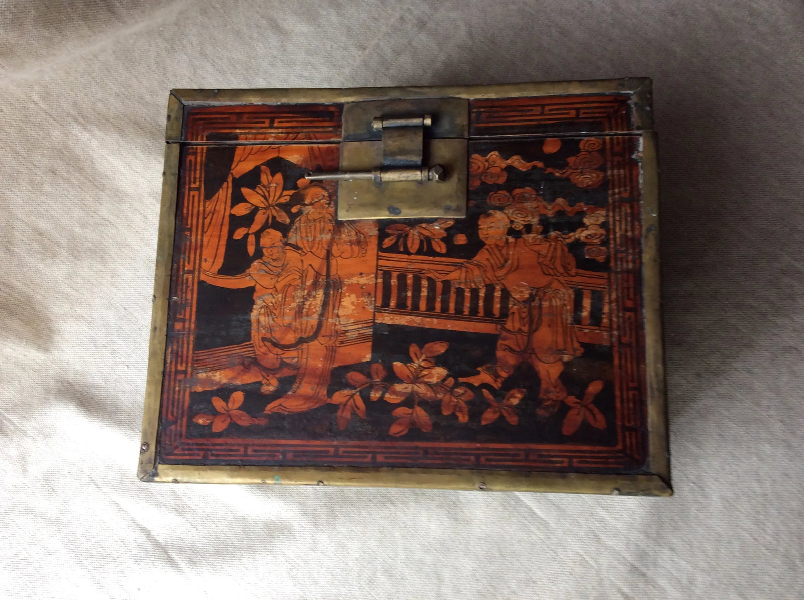 Antique Chinese Export Yew Wood & Brass Tea Caddy, Hand-Painted, Late Qing Dynasty, Circa 1880 - 7