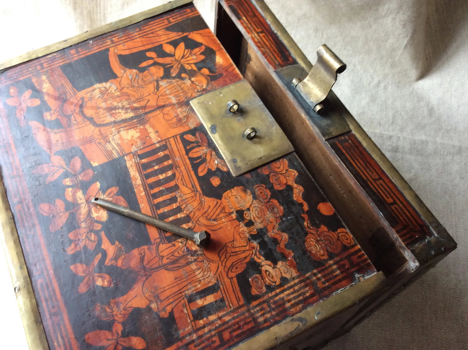 Antique Chinese Export Yew Wood & Brass Tea Caddy, Hand-Painted, Late Qing Dynasty, Circa 1880 - 8