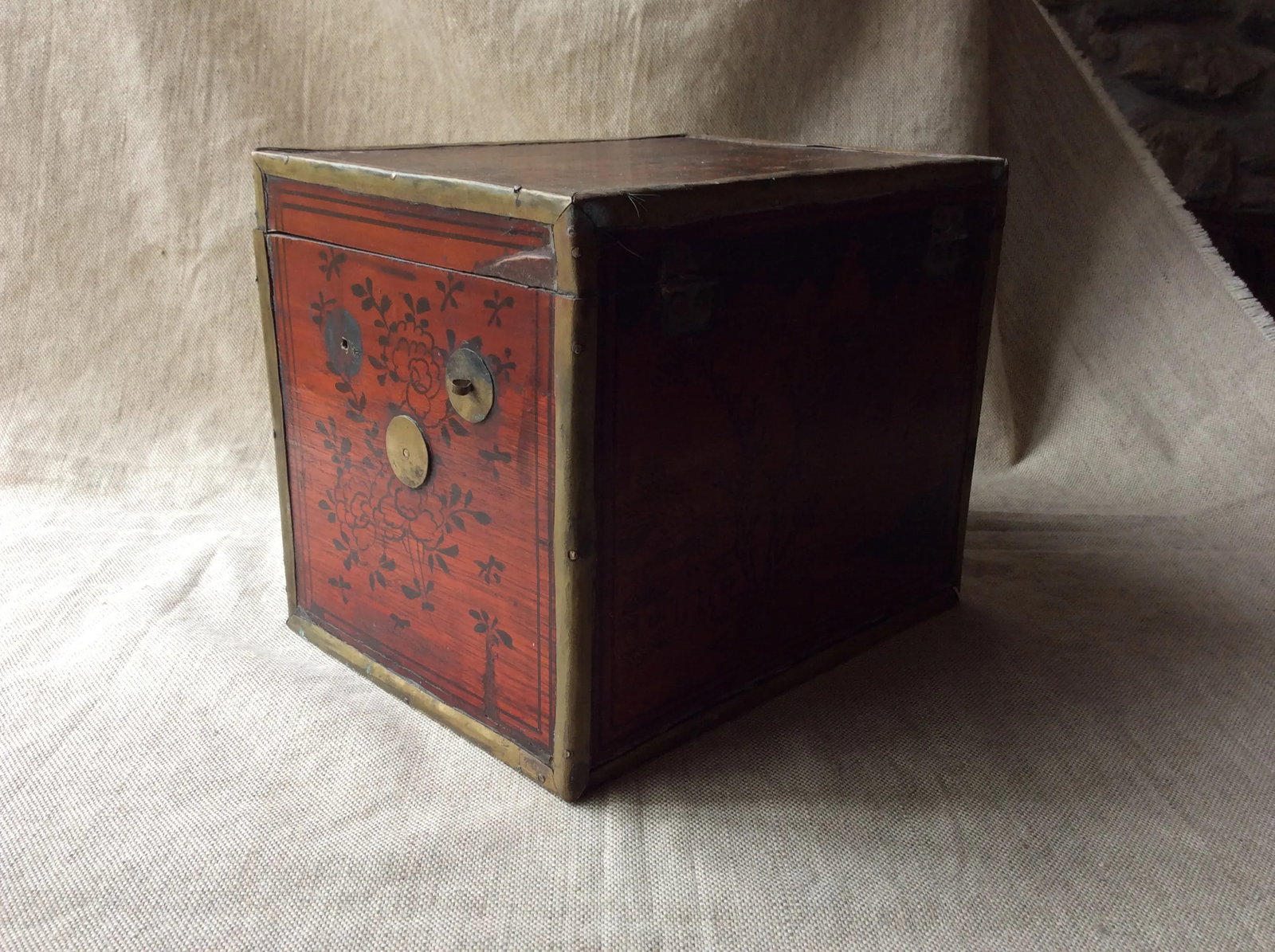 Antique Chinese Export Yew Wood & Brass Tea Caddy, Hand-Painted, Late Qing Dynasty, Circa 1880 - 9