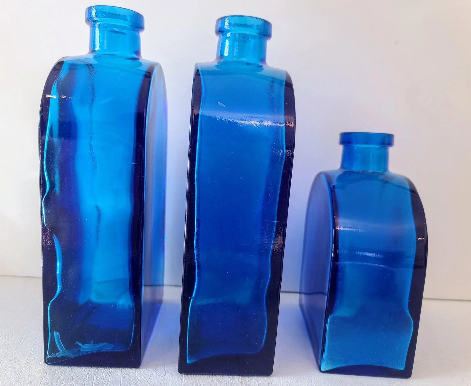 Set of 3 1970s Empoli Inspired Blue Lapis Decanter Bottles With Ball Stoppers - 4