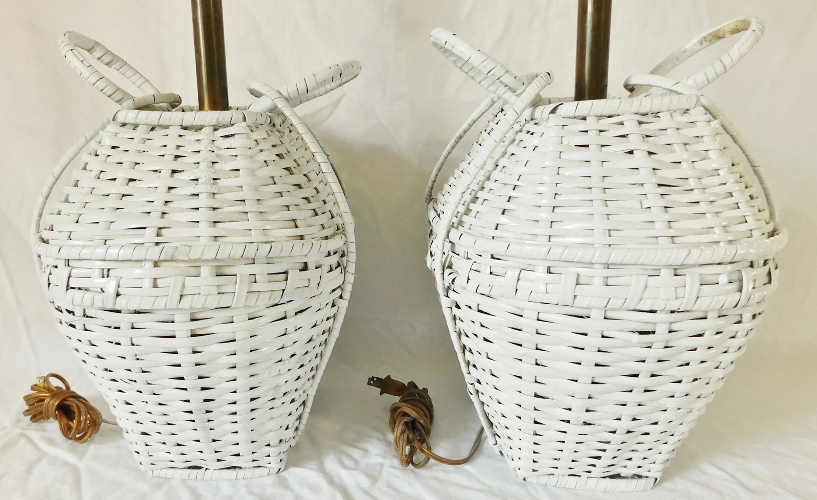 Pair Vintage Mid Century Modern C1970s White Wicker & Brass Basket Table Lamps - 3