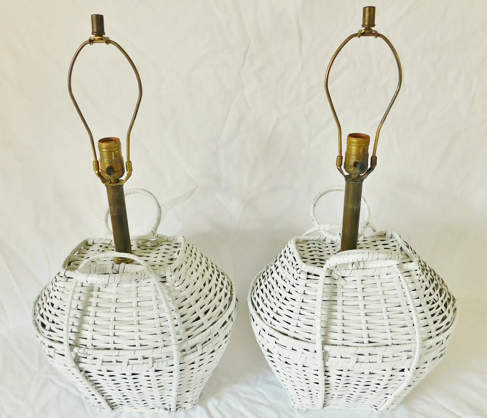 Pair Vintage Mid Century Modern C1970s White Wicker & Brass Basket Table Lamps - 4
