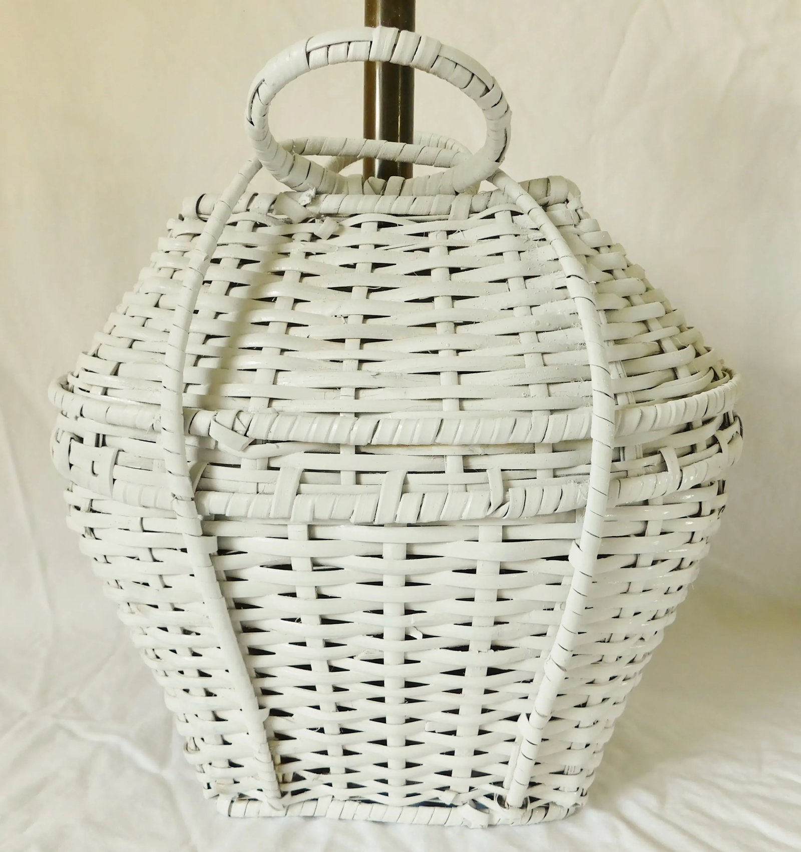 Pair Vintage Mid Century Modern C1970s White Wicker & Brass Basket Table Lamps - 6