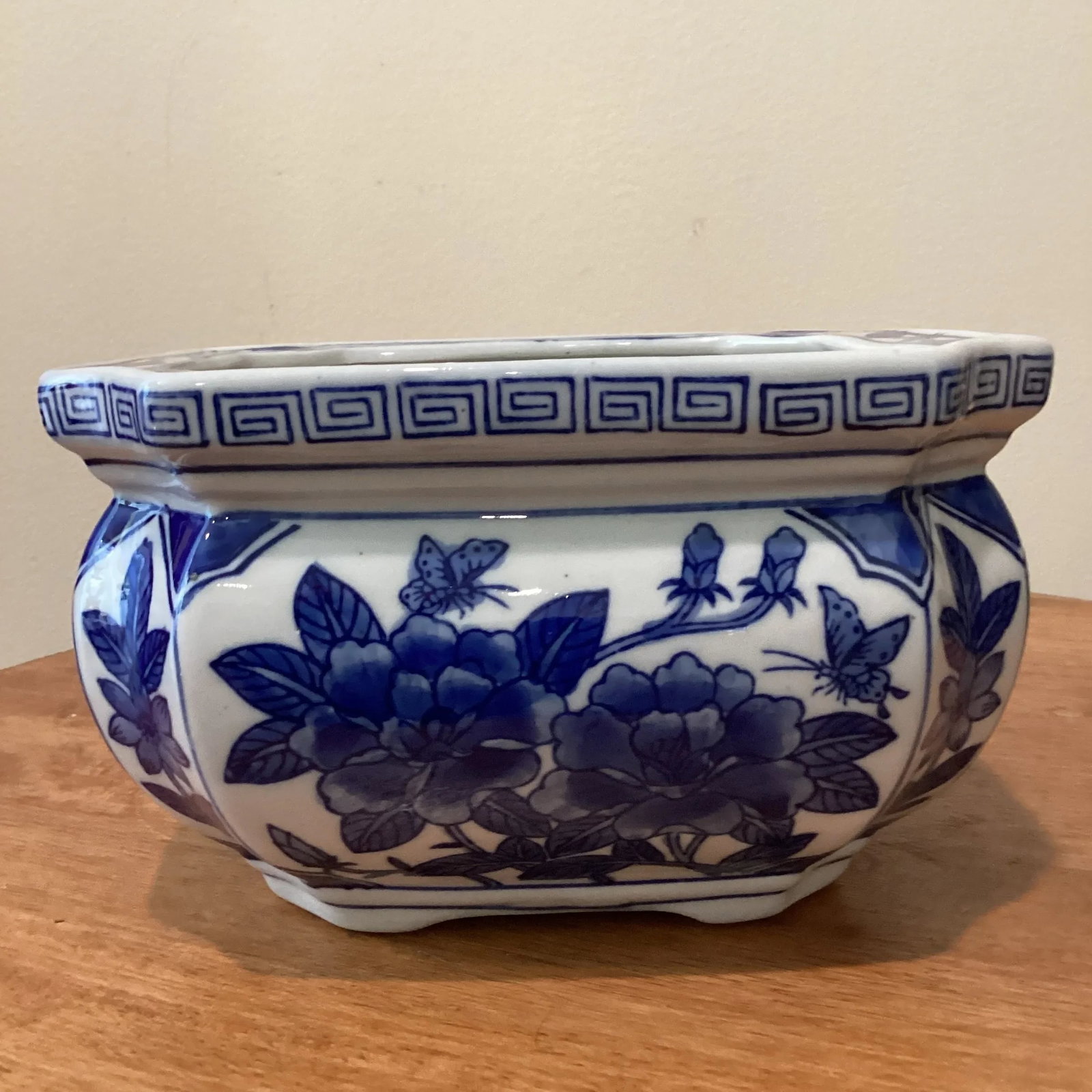 Mid 20th Century Chinoiserie Porcelain Blue & White Cachepot/Jardiniere Planter - 3
