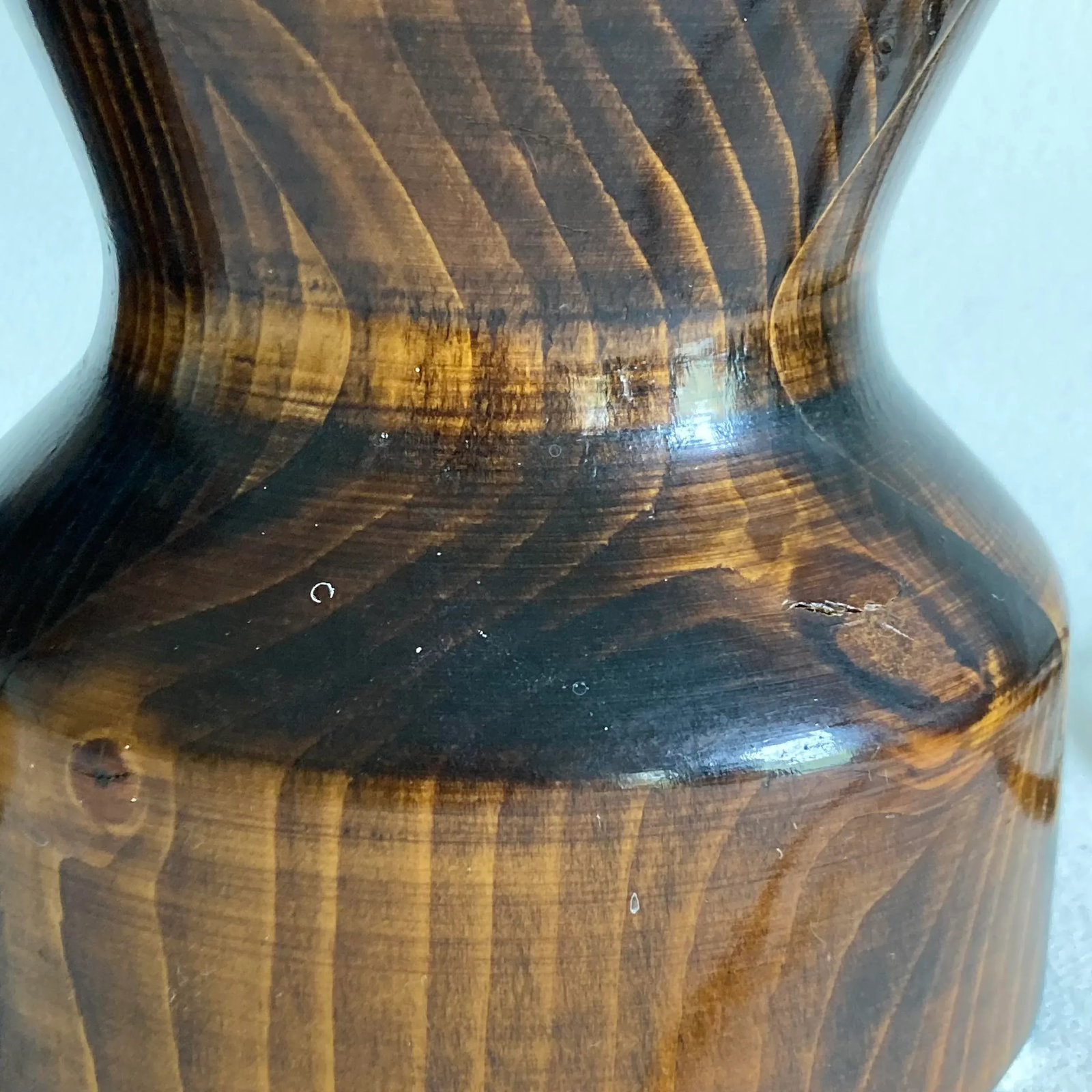 20th Century, Pair of Turned Solid Wood Mid-Century Multi-Tone Wood Grain Lamps - High Gloss Varnish - 8