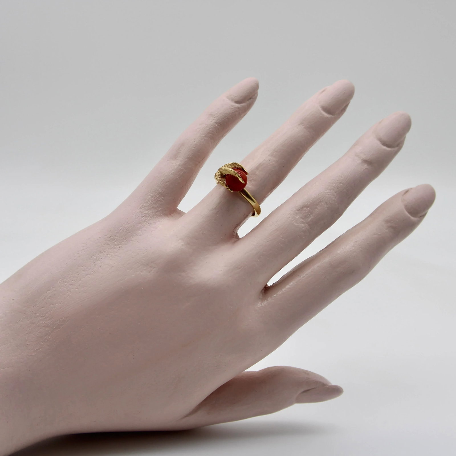 Vintage 18k Gold Sardinian Red Coral Bead and Claw Ring Size 7 - 2
