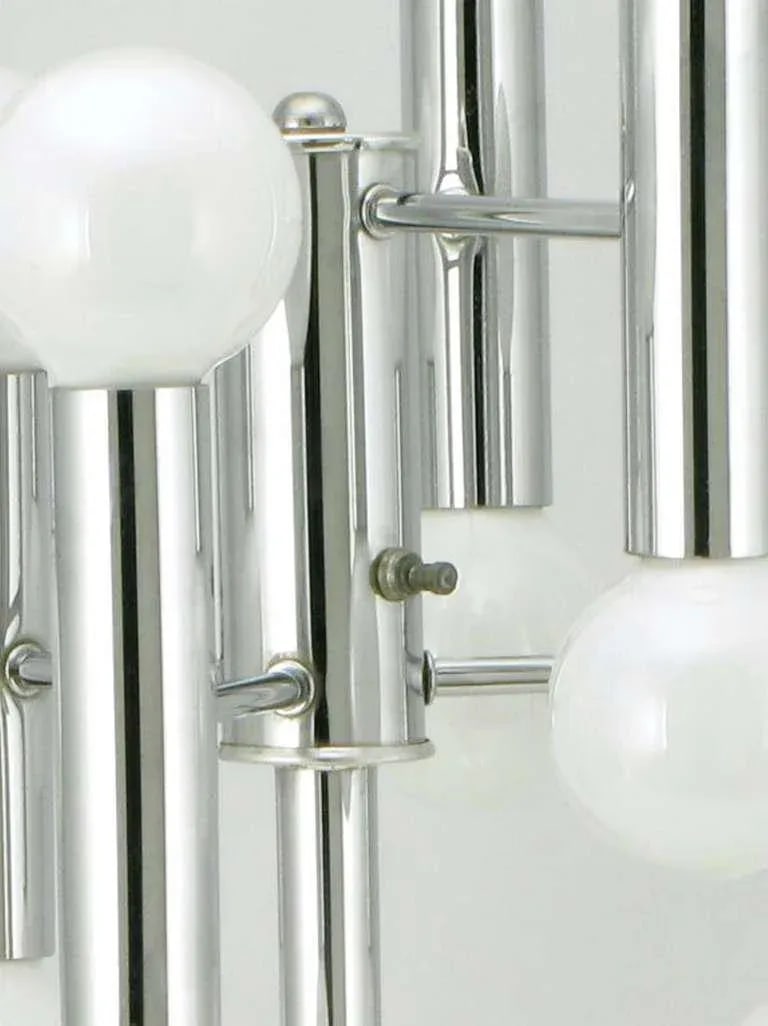 Modern Chrome 12 Light Table Lamp in the Manner of Robert Sonneman - 4