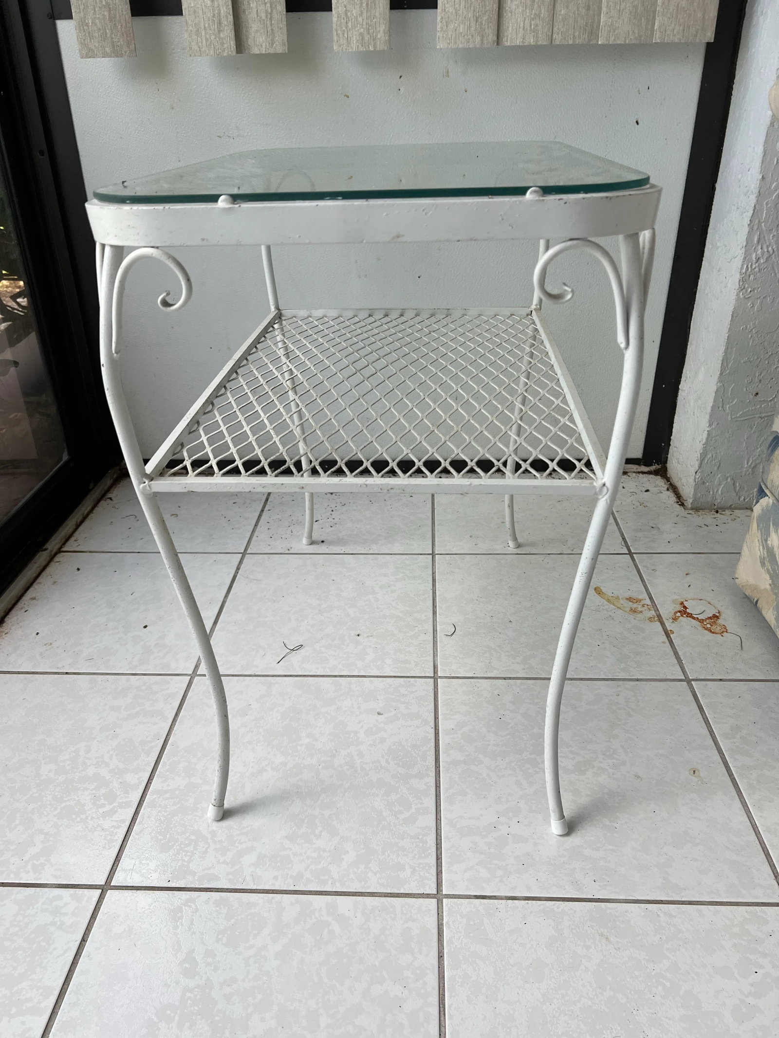 Early 20th Century Mid Century Woodard Style Chantilly Rose White Wrought Iron Side Table - 4