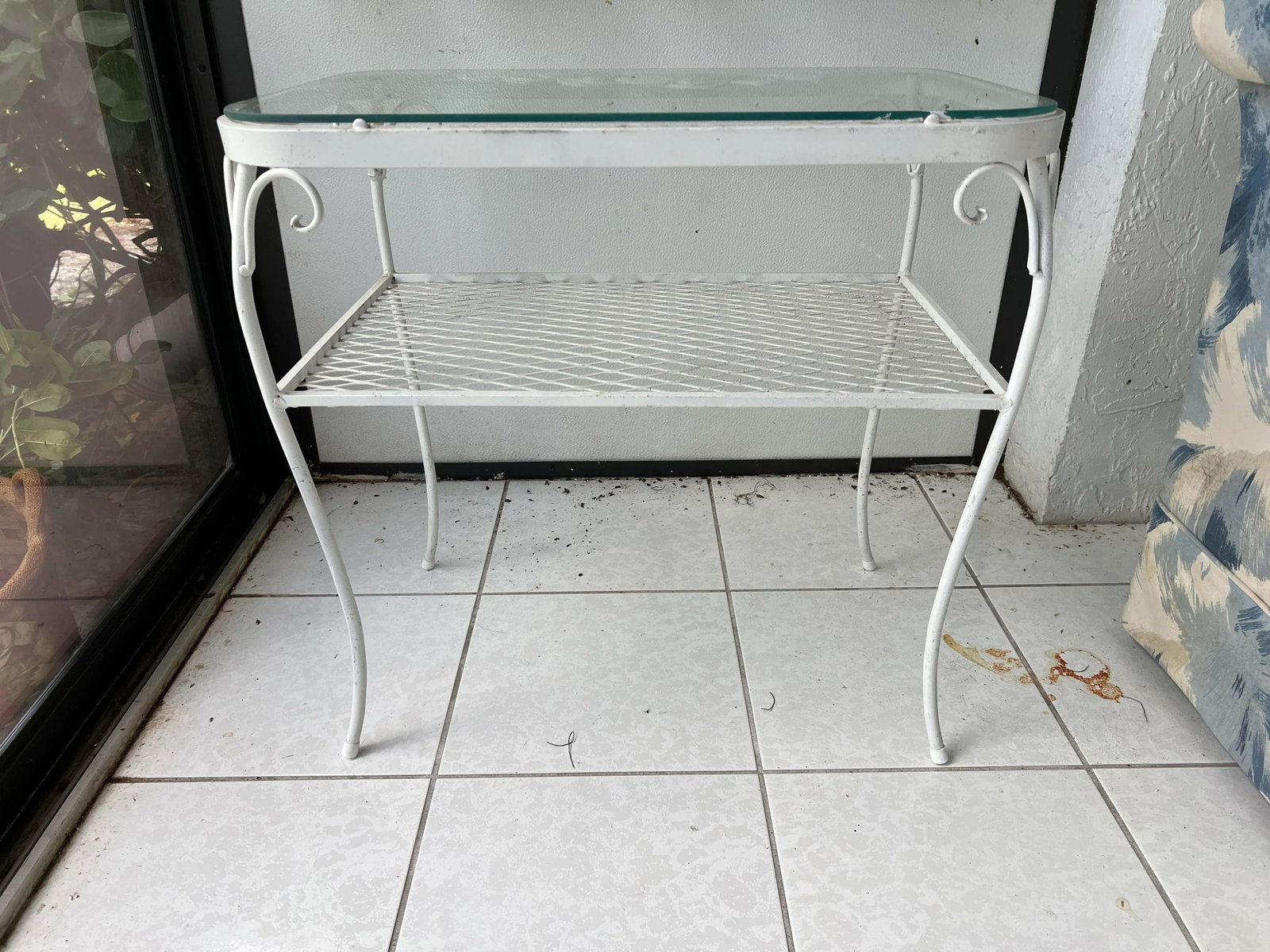Early 20th Century Mid Century Woodard Style Chantilly Rose White Wrought Iron Side Table - 5