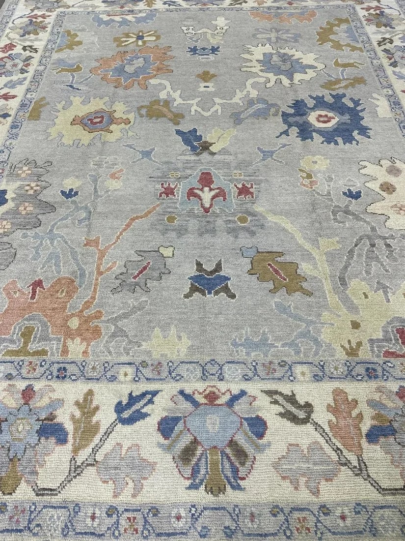 Hand Knotted Oushak Rug. 9'03" X 11'01" - 2