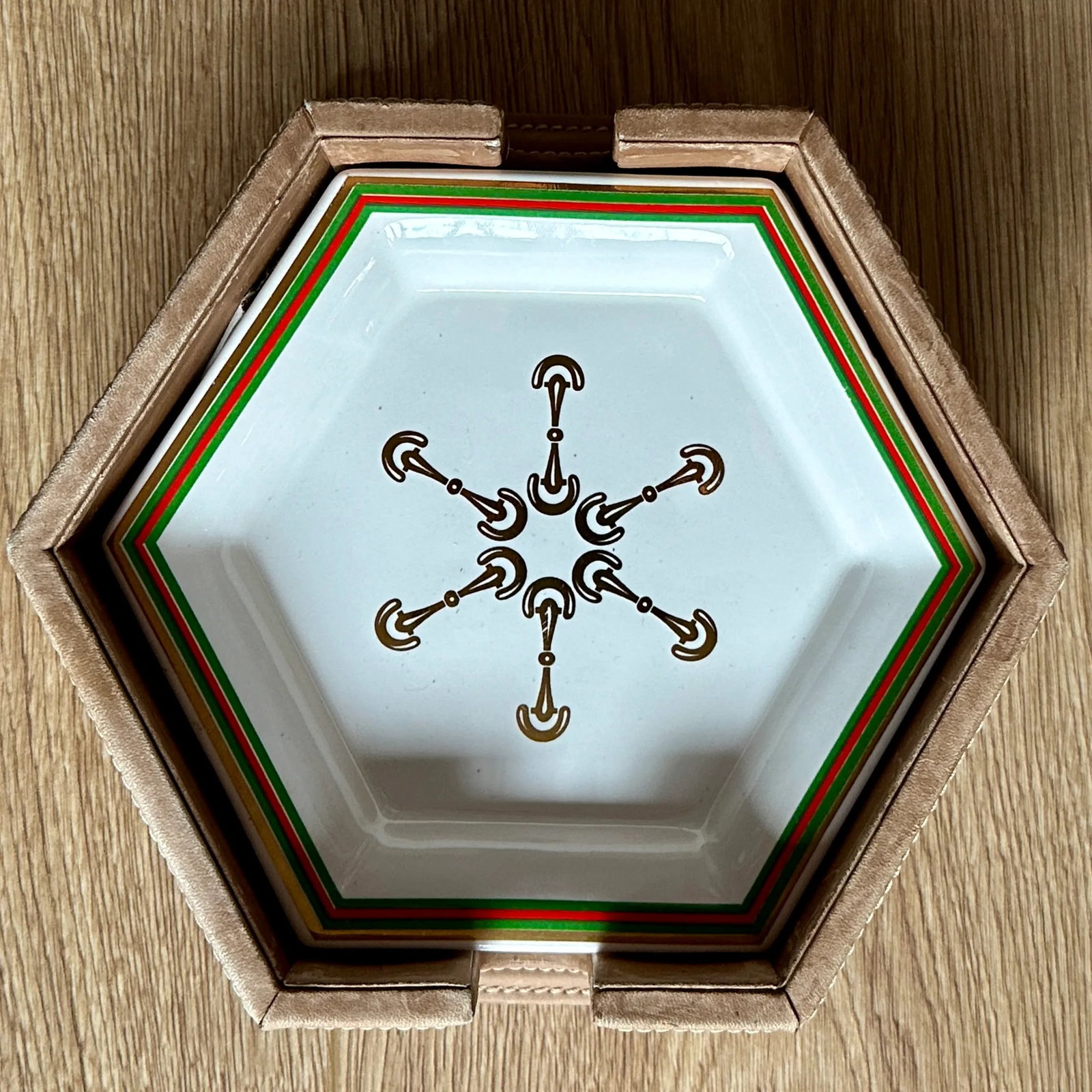 Vintage 1970s Gucci Horsebit Porcelain Hexagon 4 Appetizer Coaster Plate Set in Leather Case - 12