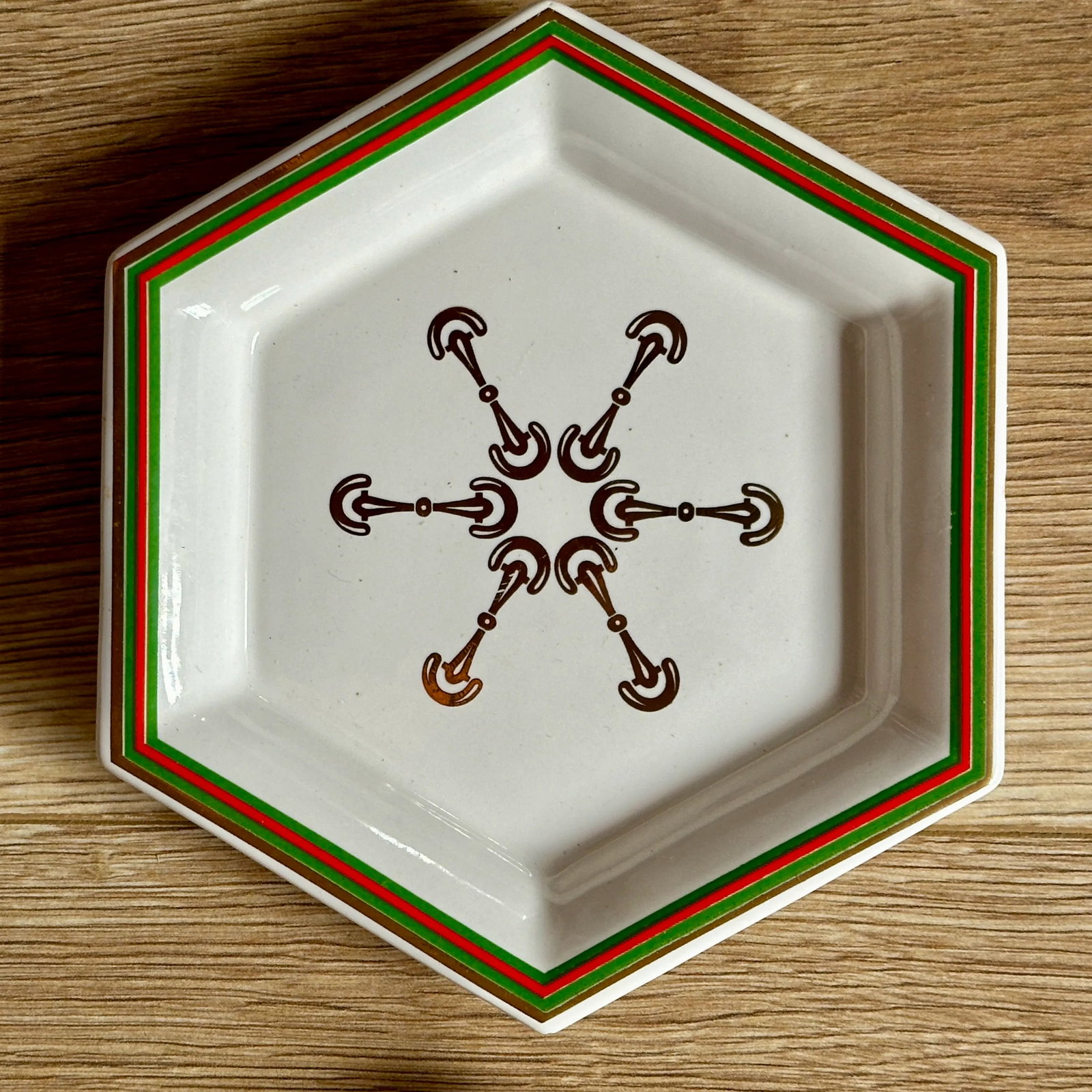 Vintage 1970s Gucci Horsebit Porcelain Hexagon 4 Appetizer Coaster Plate Set in Leather Case - 6