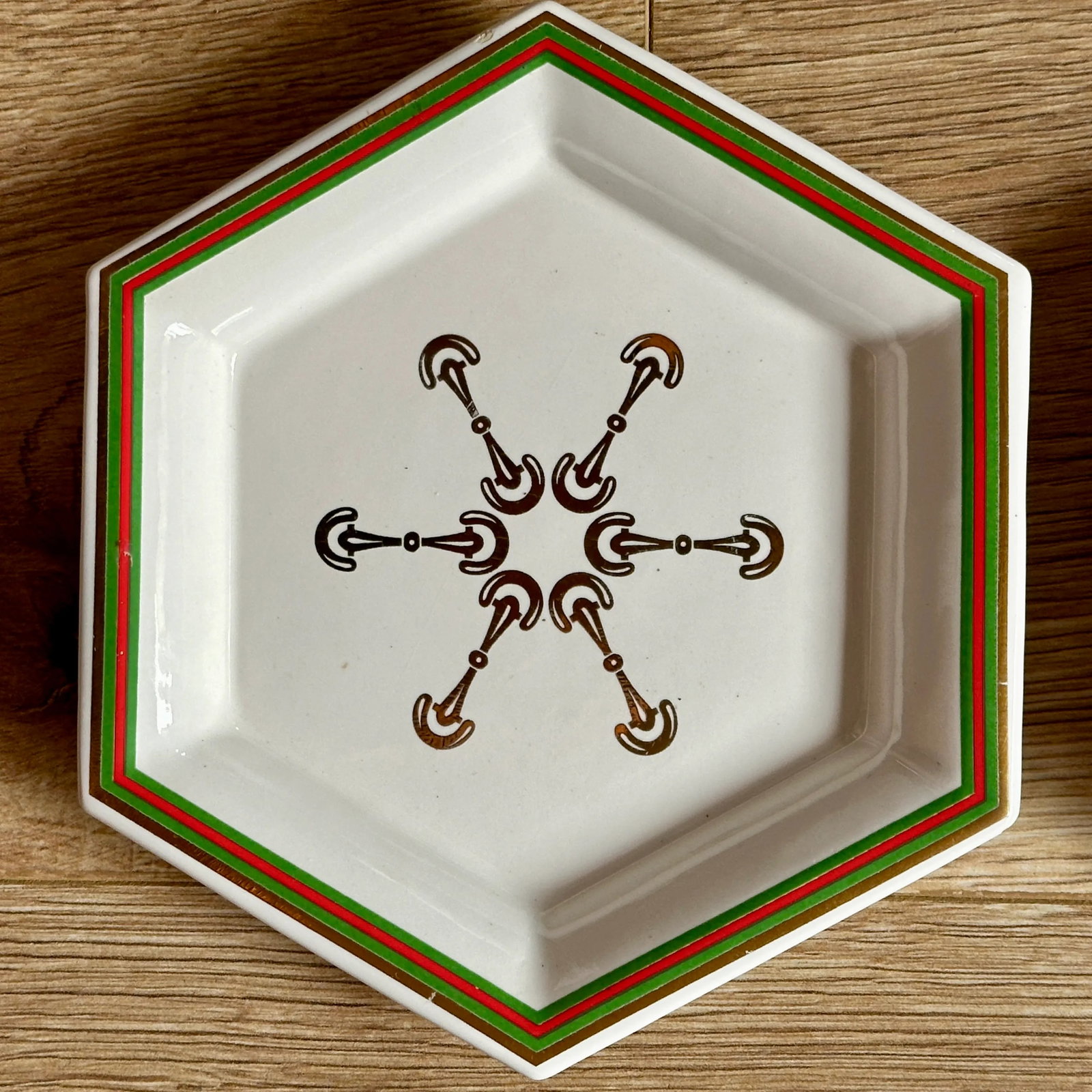 Vintage 1970s Gucci Horsebit Porcelain Hexagon 4 Appetizer Coaster Plate Set in Leather Case - 7