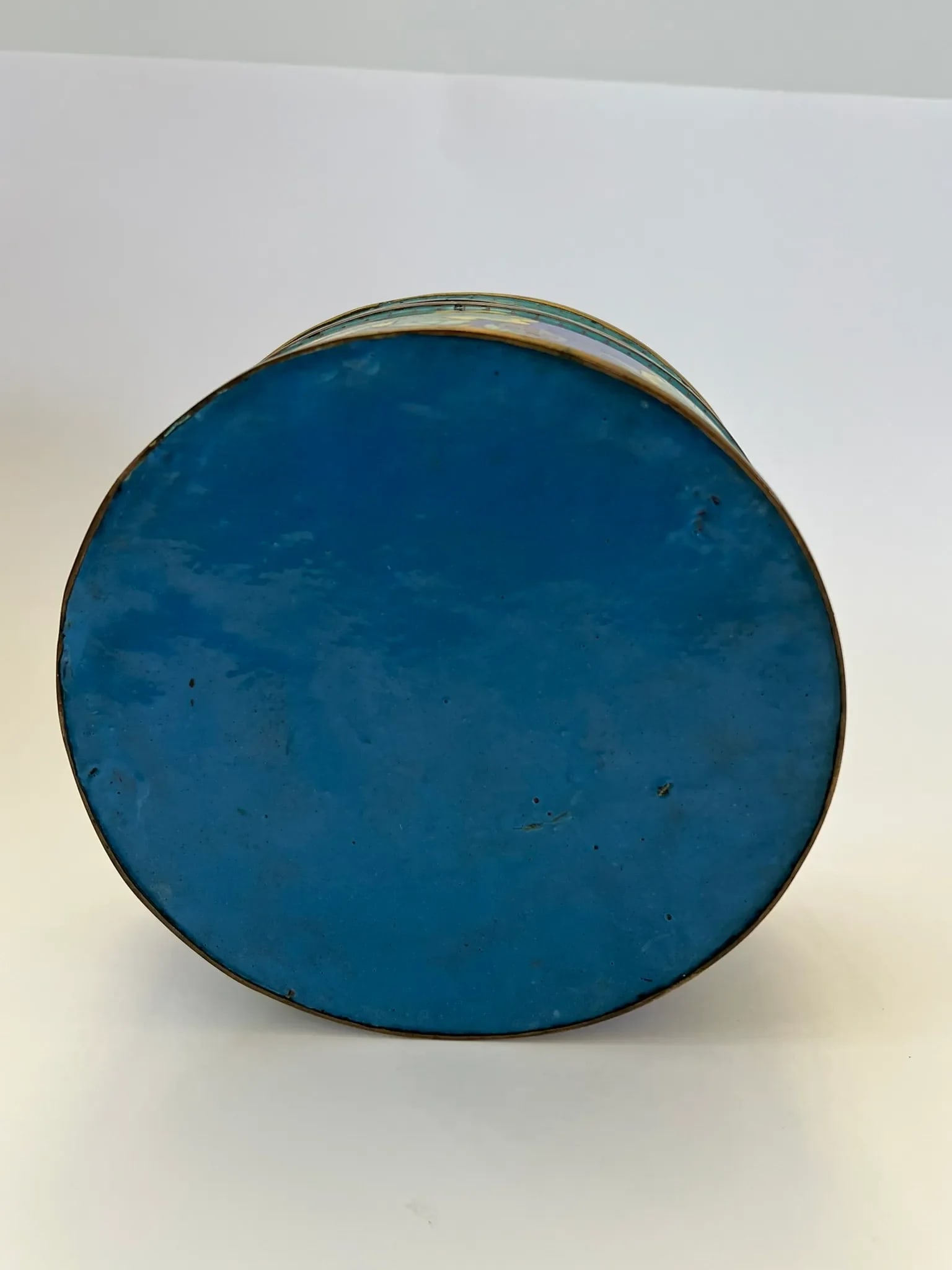 Early 20th Century Antique Chinese Cloisonne Round Covered Box With a Bronze Foo Dog FInial - 10