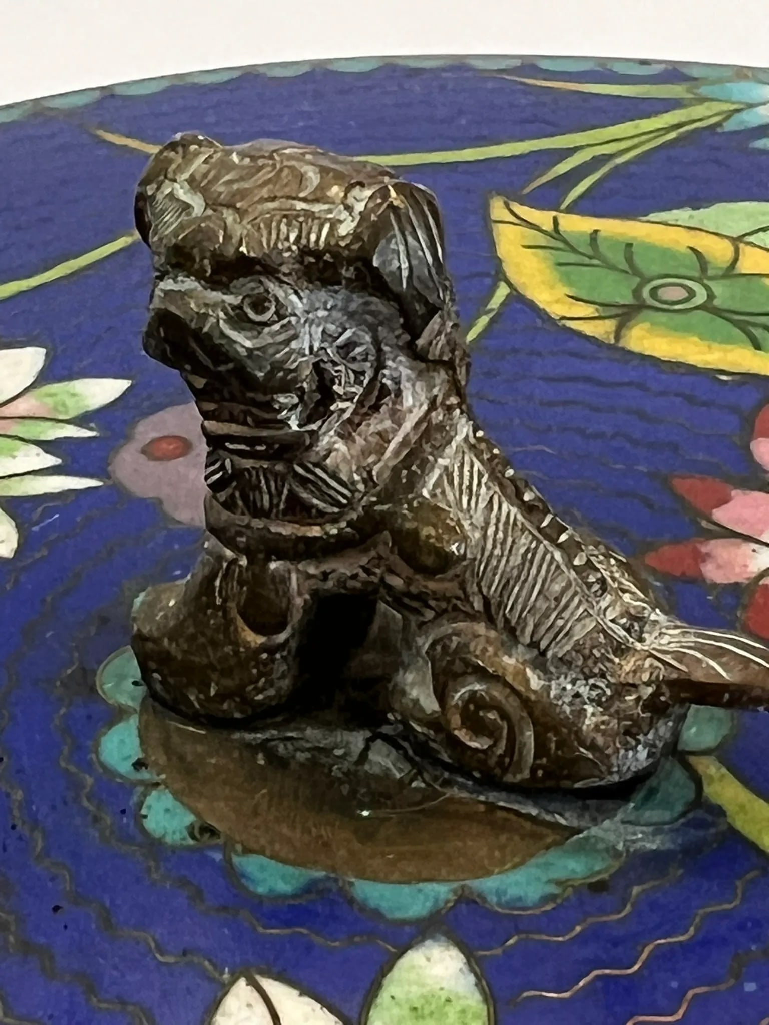 Early 20th Century Antique Chinese Cloisonne Round Covered Box With a Bronze Foo Dog FInial - 8