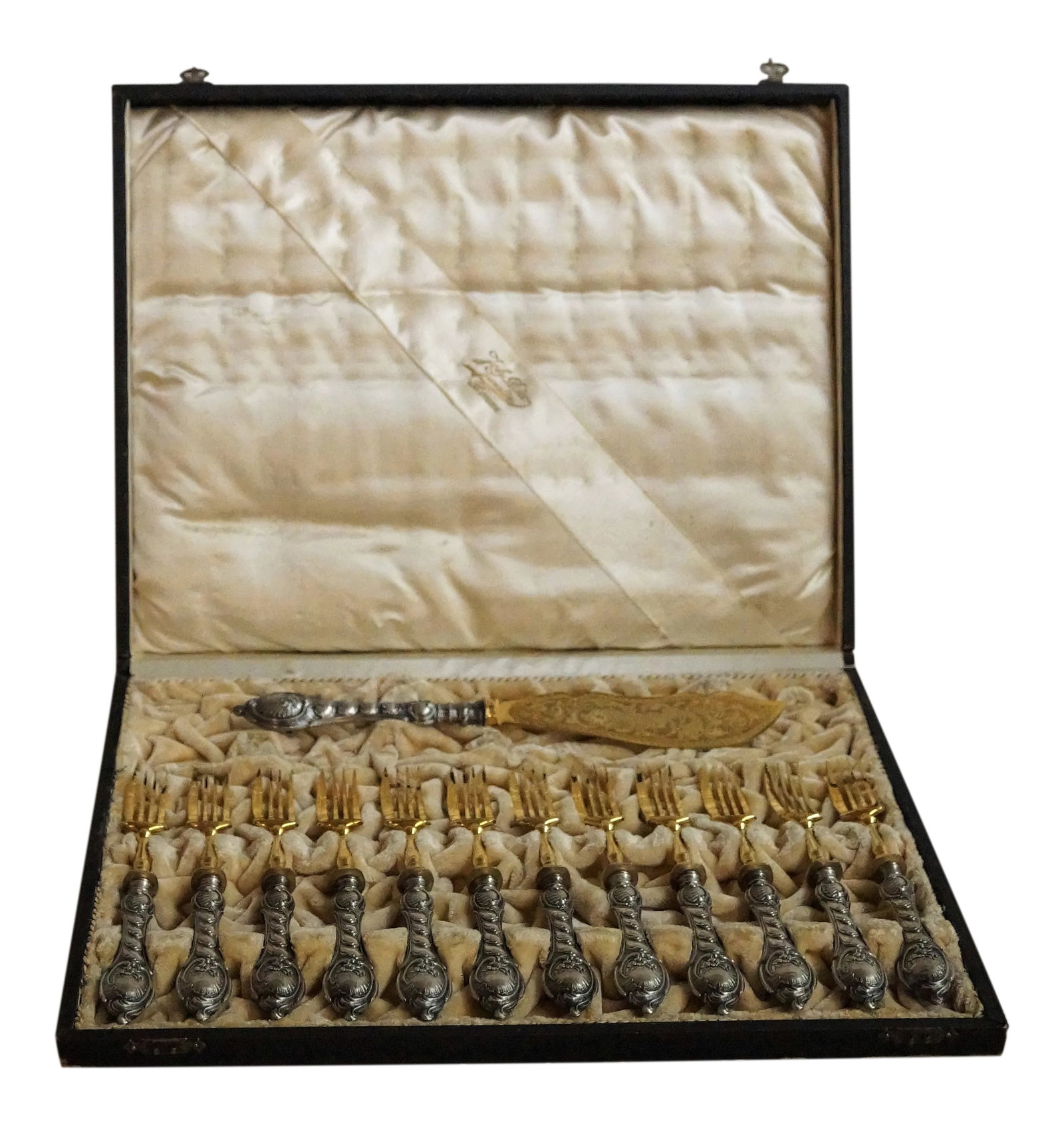 19th Century German Silver and Parcel Fish Service - 15 Piece Set: Circa 19th Century German Silver and Parcel Fish Service. Made by Julius Gunther Berlin. This fish set has "800 silver" handles and gold-plated fork and knife head. Service for 12 and one fish knife.