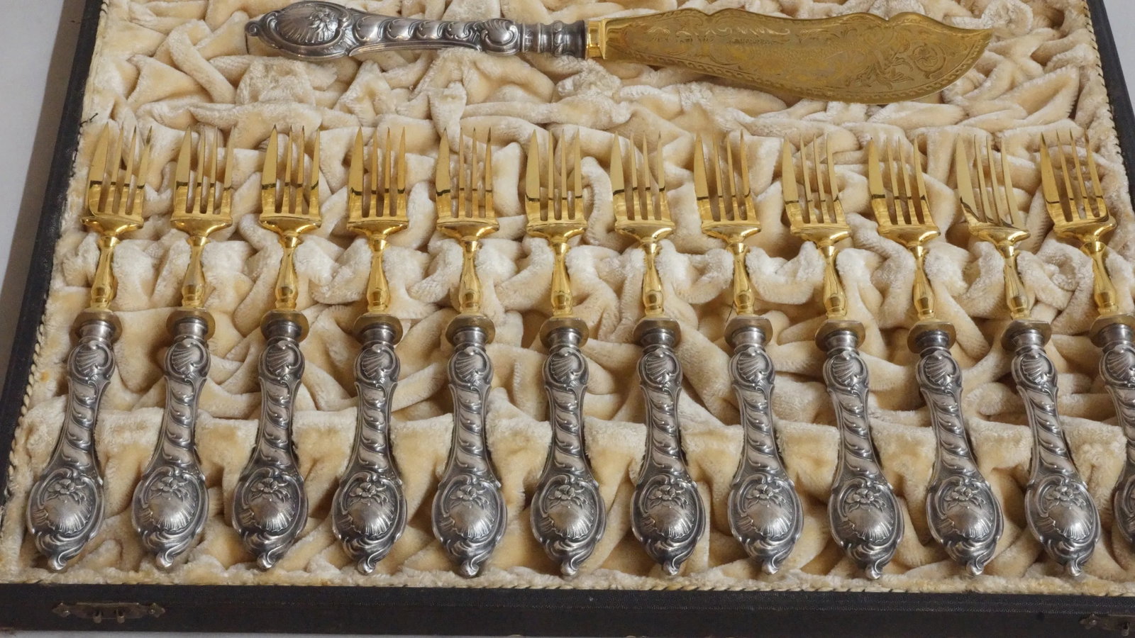19th Century German Silver and Parcel Fish Service - 15 Piece Set - 2