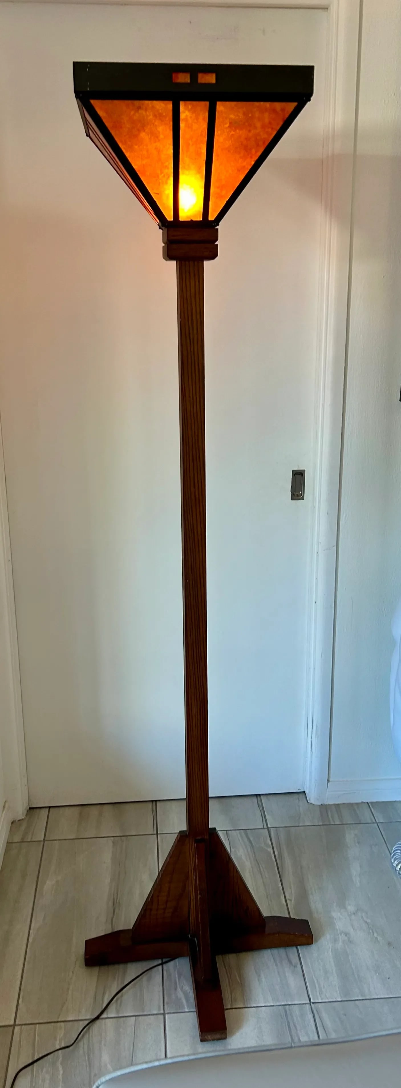 Vintage Mica Lamp Company Arts and Crafts Mission Oak Floor Torchiere Lamp - 2