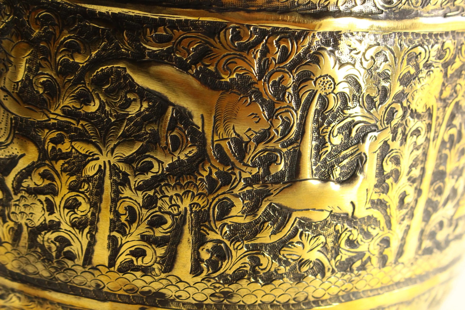19th Century Mughal India Embossed Brass Cash-Pot Planter Jardiniere - 3