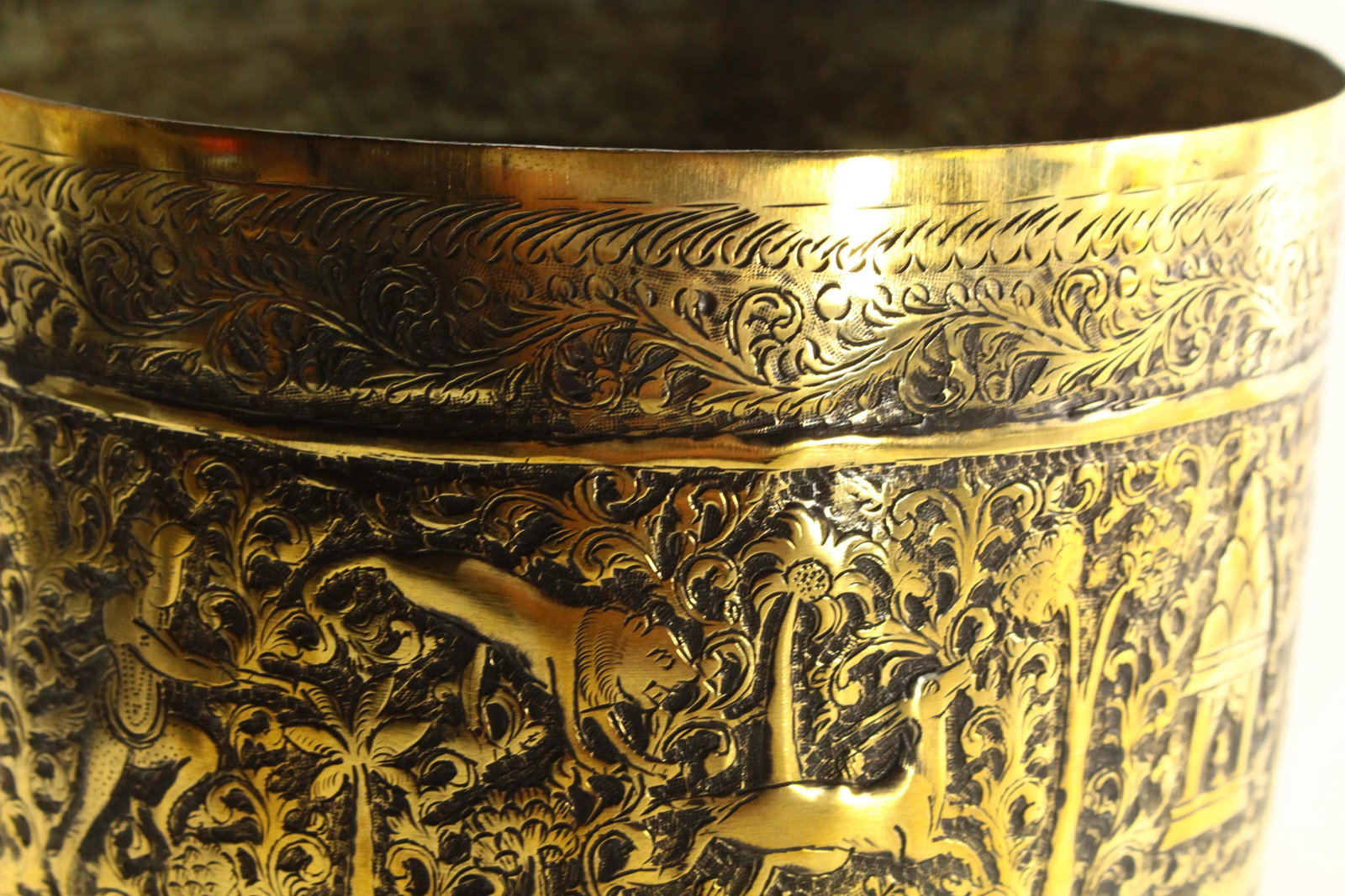 19th Century Mughal India Embossed Brass Cash-Pot Planter Jardiniere - 4
