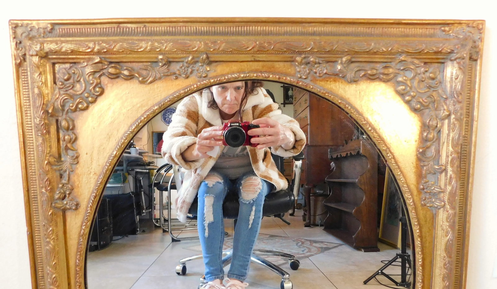 Vintage C1980s Ornate Gold Floral Wood Hanging Wall Mirror - 4