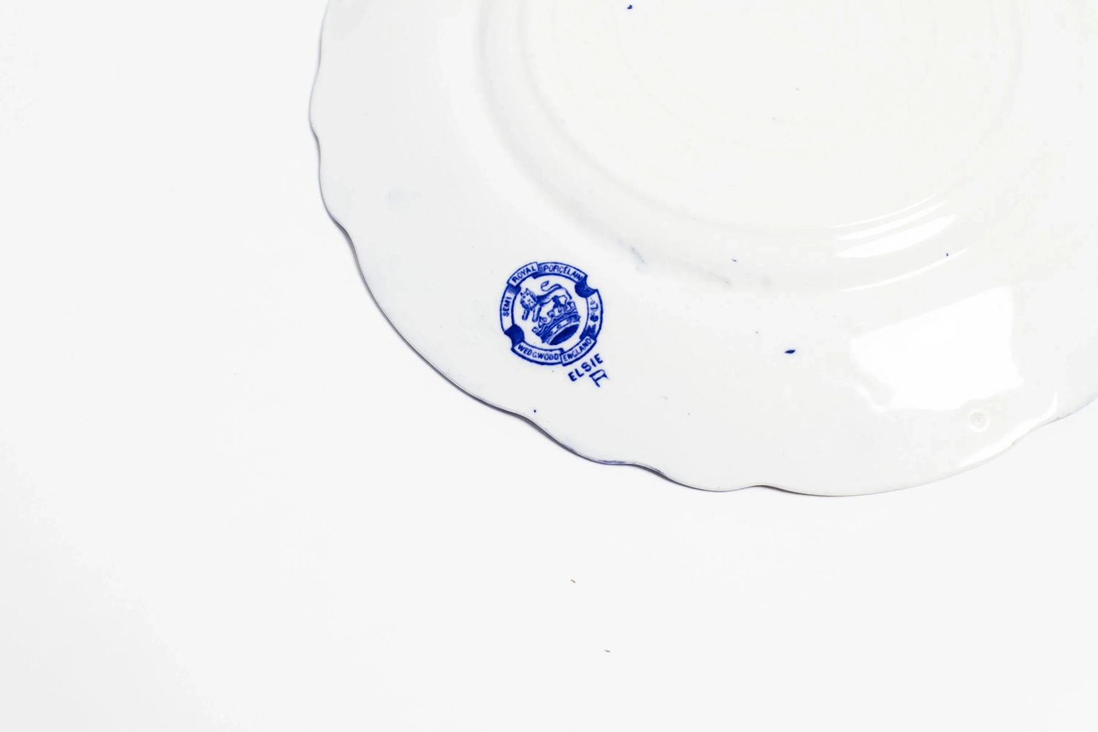 Mid 19th Century Wedgwood Flow Blue Dinnerware - Set of 34 - 3