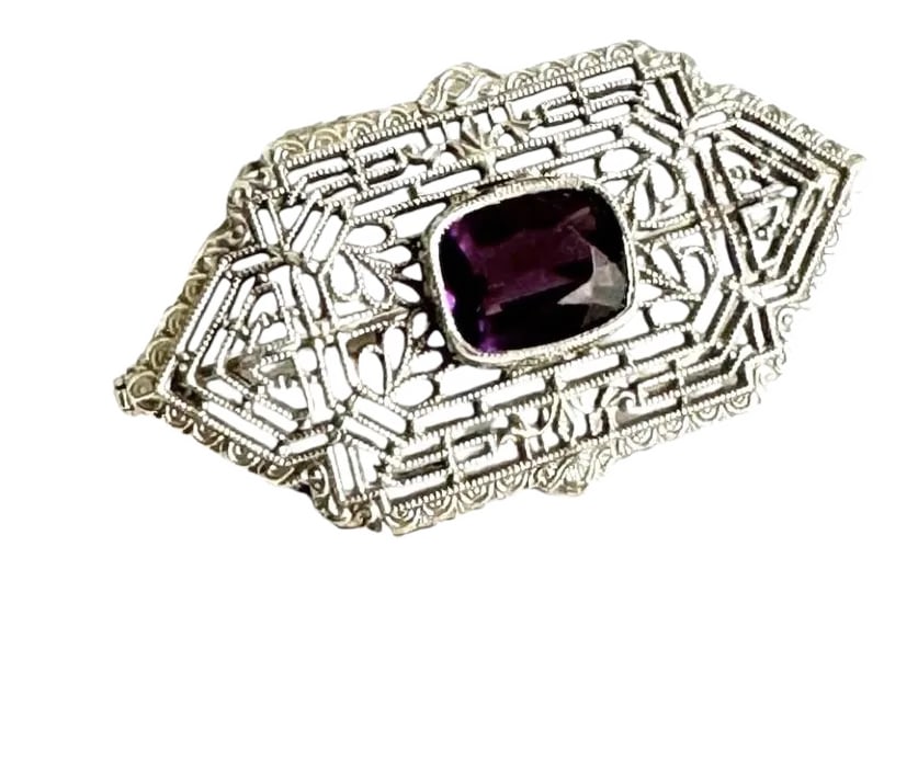 10k White Gold Art Deco Filigree Brooch Amethyst Antique Ornate Pin Estate Piece: 10K White Gold Filigree Brooch Amethyst Antique Ornate Pin Estate Piece I am unsure of the age of this piece, it could be Victorian or Art Deco Era. Stamped 10k Approx 1.25" X .75" Approx weight 2.7