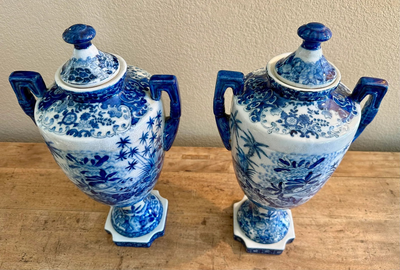 Vintage Pair of Chinoiserie Blue & White Craquelure Porcelain Lidded Amphora Urn Vases - 10