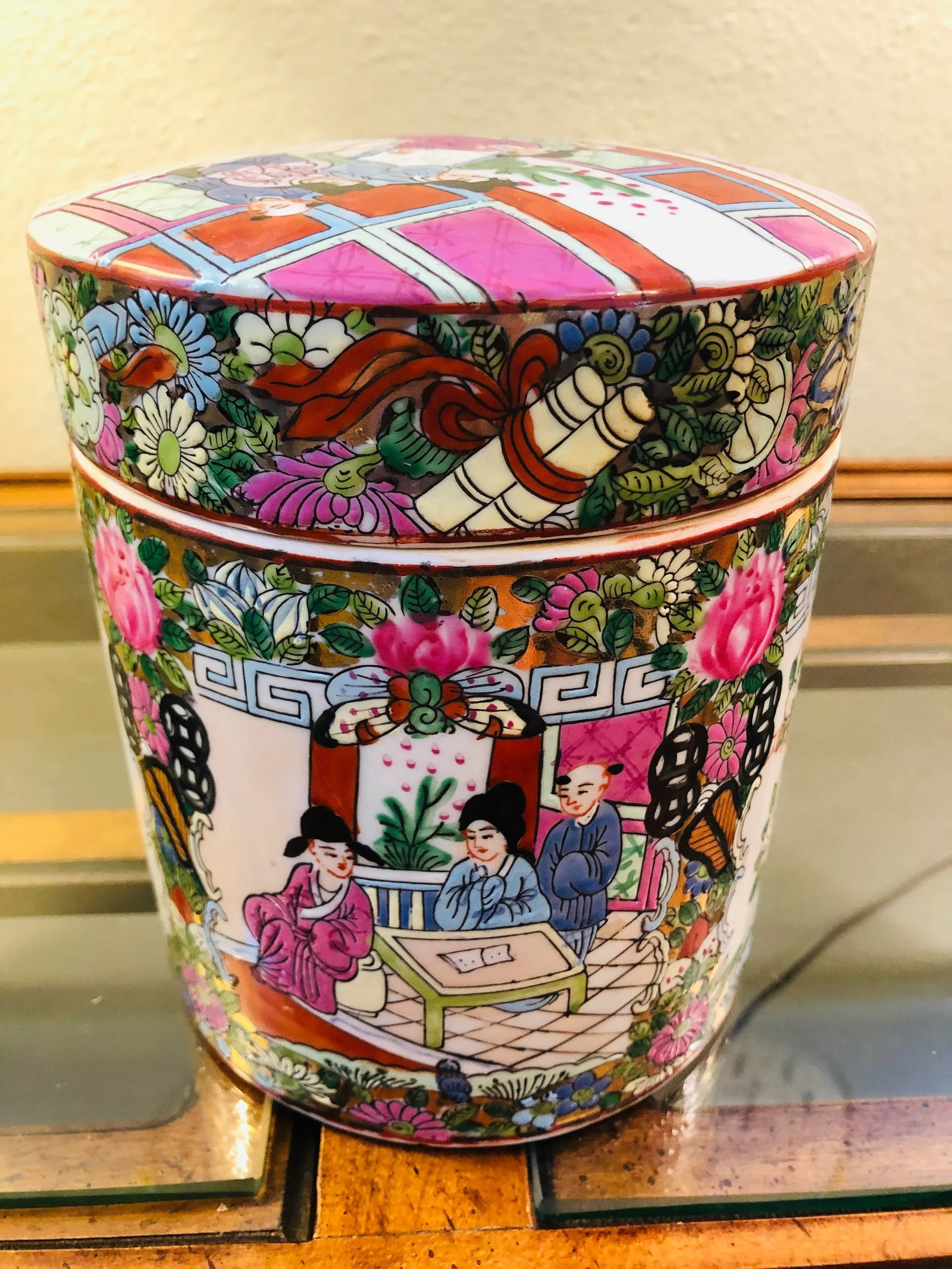 Rose Medallion Famille Canister - 11