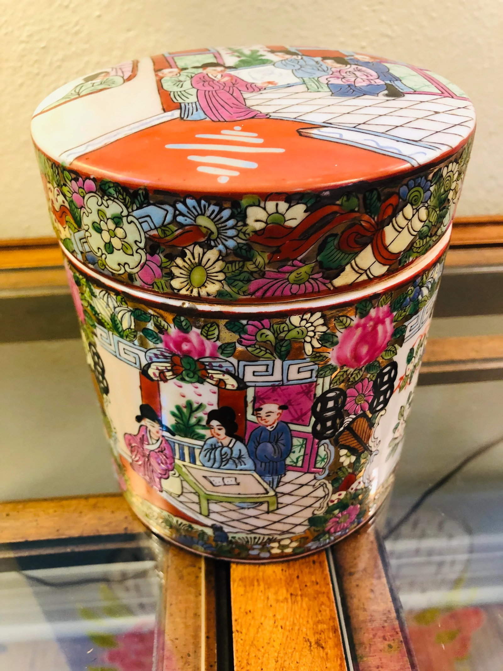 Rose Medallion Famille Canister - 7