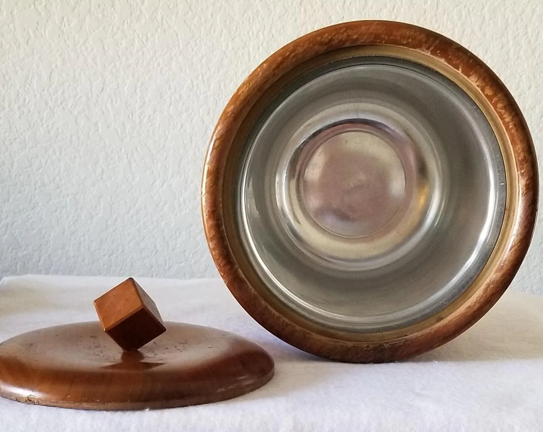 Mid-Century American Walnut Weathered Ice Bucket With Lid Glass Liner - 3