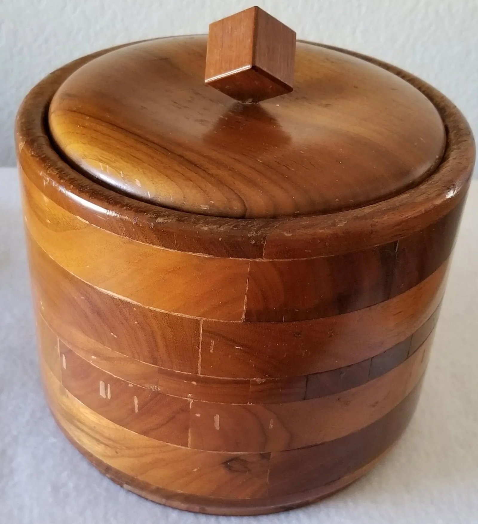 Mid-Century American Walnut Weathered Ice Bucket With Lid Glass Liner - 4