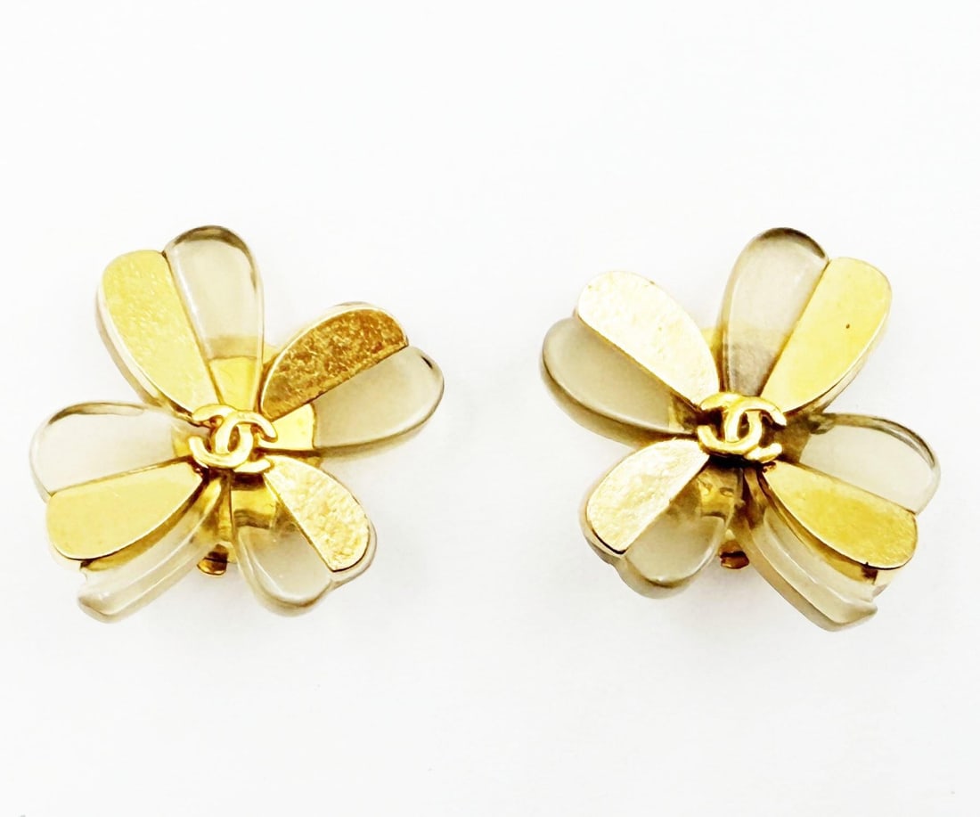 Chanel Vintage Gold Plated CC Resin Clover Clip on Earrings, A Pair - 4