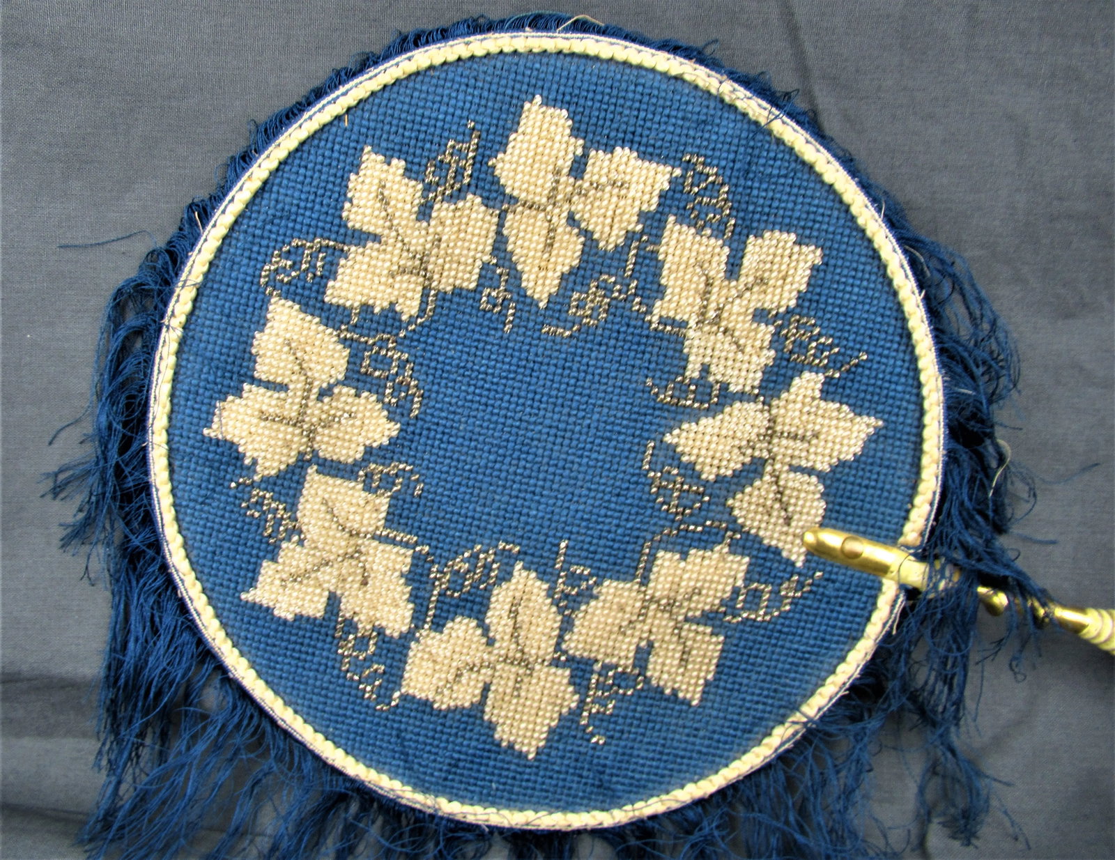 Late 20th Century Victorian Face Screen with Beaded Embroidery and Carved Gilded Handle - 2