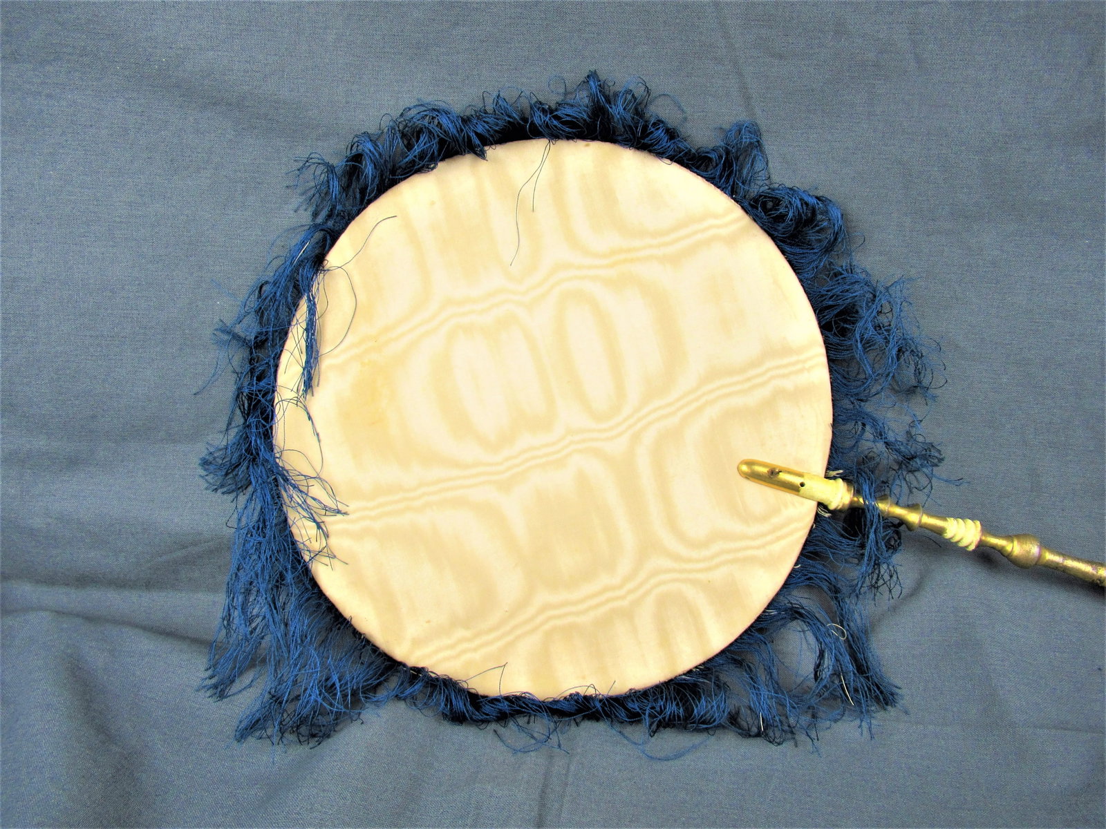 Late 20th Century Victorian Face Screen with Beaded Embroidery and Carved Gilded Handle - 5