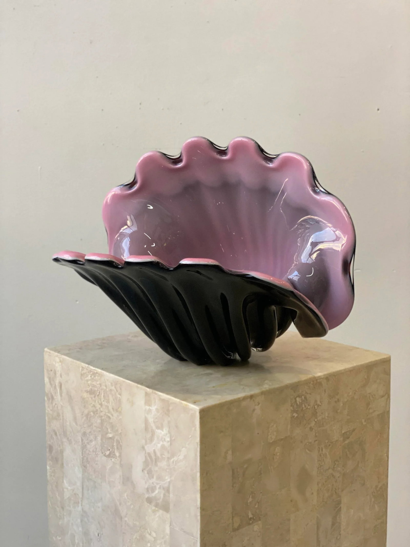 Vintage 1960s Large Scale Black and Pink Murano Clam Shell Centerpiece Bowl Attributed to Archimede - 2
