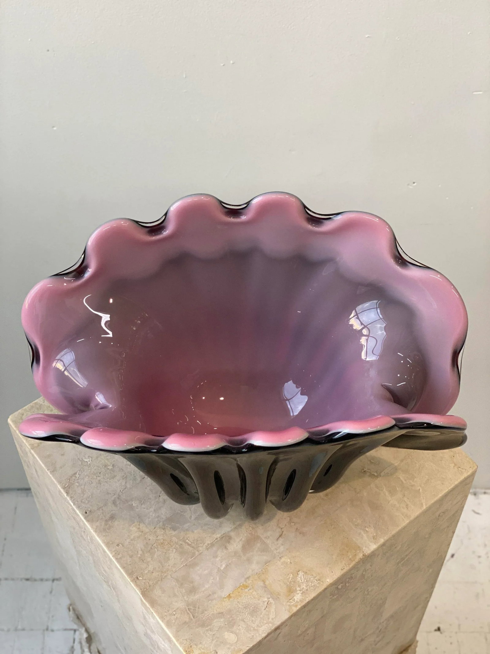 Vintage 1960s Large Scale Black and Pink Murano Clam Shell Centerpiece Bowl Attributed to Archimede - 4