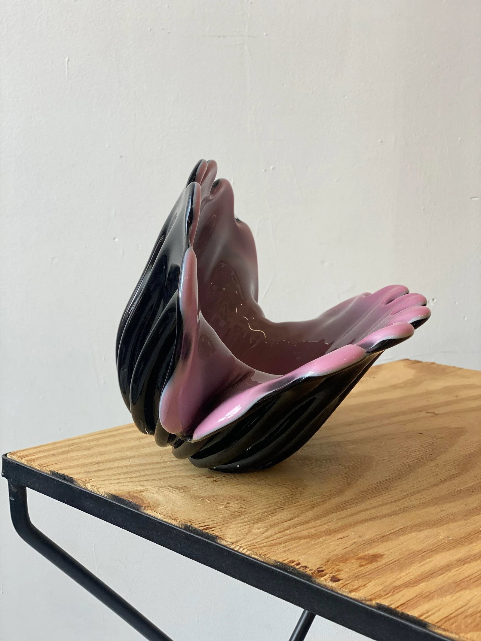 Vintage 1960s Large Scale Black and Pink Murano Clam Shell Centerpiece Bowl Attributed to Archimede - 6
