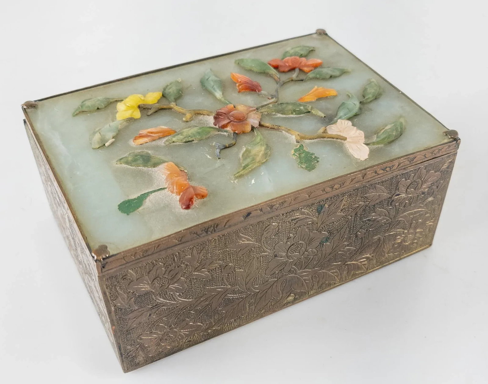 Early 20th Century Chinese Export Chinoiserie Bronze Box With Soapstone and Carnelian Agate - 11