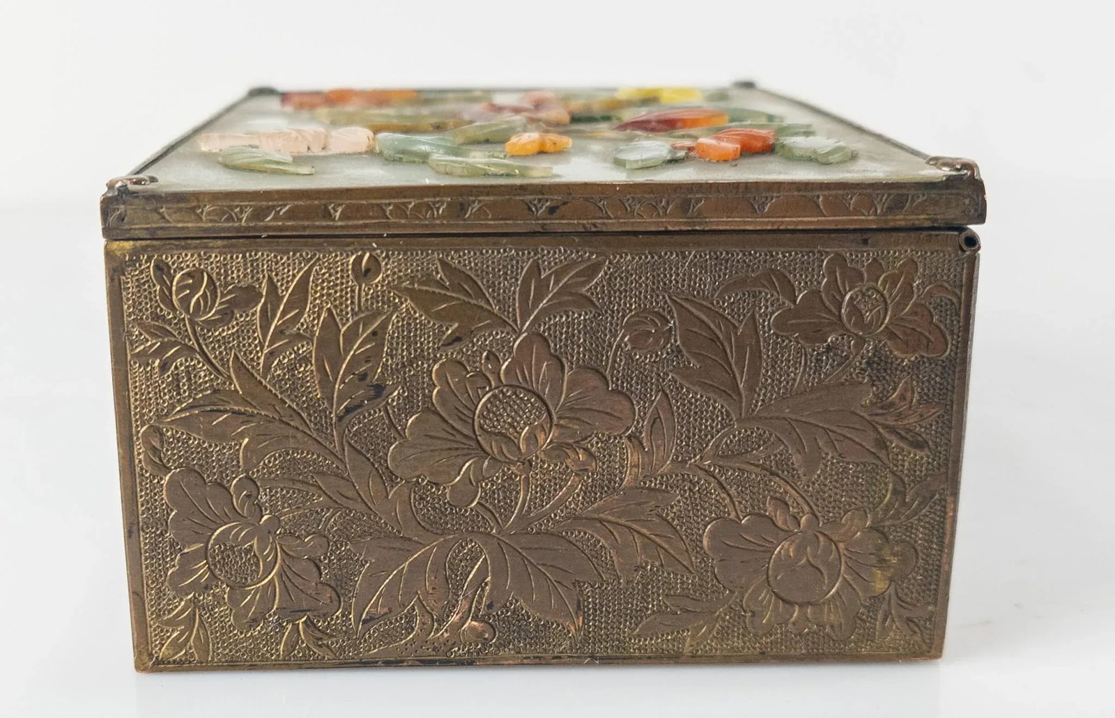 Early 20th Century Chinese Export Chinoiserie Bronze Box With Soapstone and Carnelian Agate - 8
