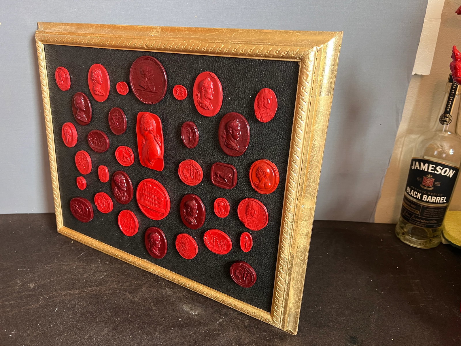 #156 Grand Tour Revival Waxed Red Intaglio Arrangement on the Leather in Gilt Frame - 11