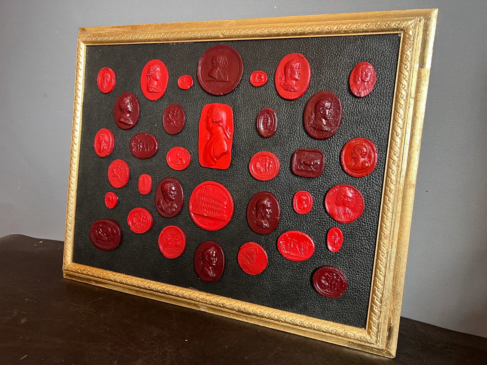 #156 Grand Tour Revival Waxed Red Intaglio Arrangement on the Leather in Gilt Frame - 2
