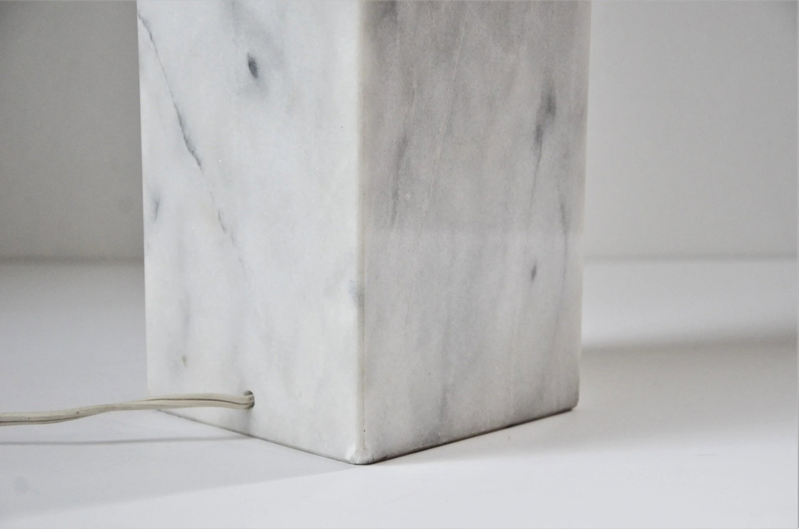 Modernist White Carrara Marble Table Lamp, in the Manner of Walter Von Nessen - 5