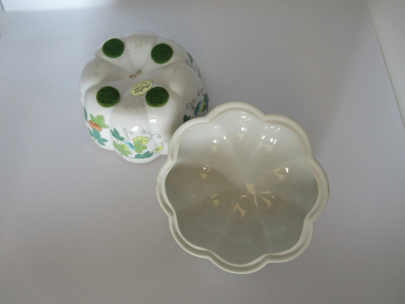 Vintage Chinoiserie Porcelain Pumpkin Shaped Lidded Jar Hand Decorated - 10