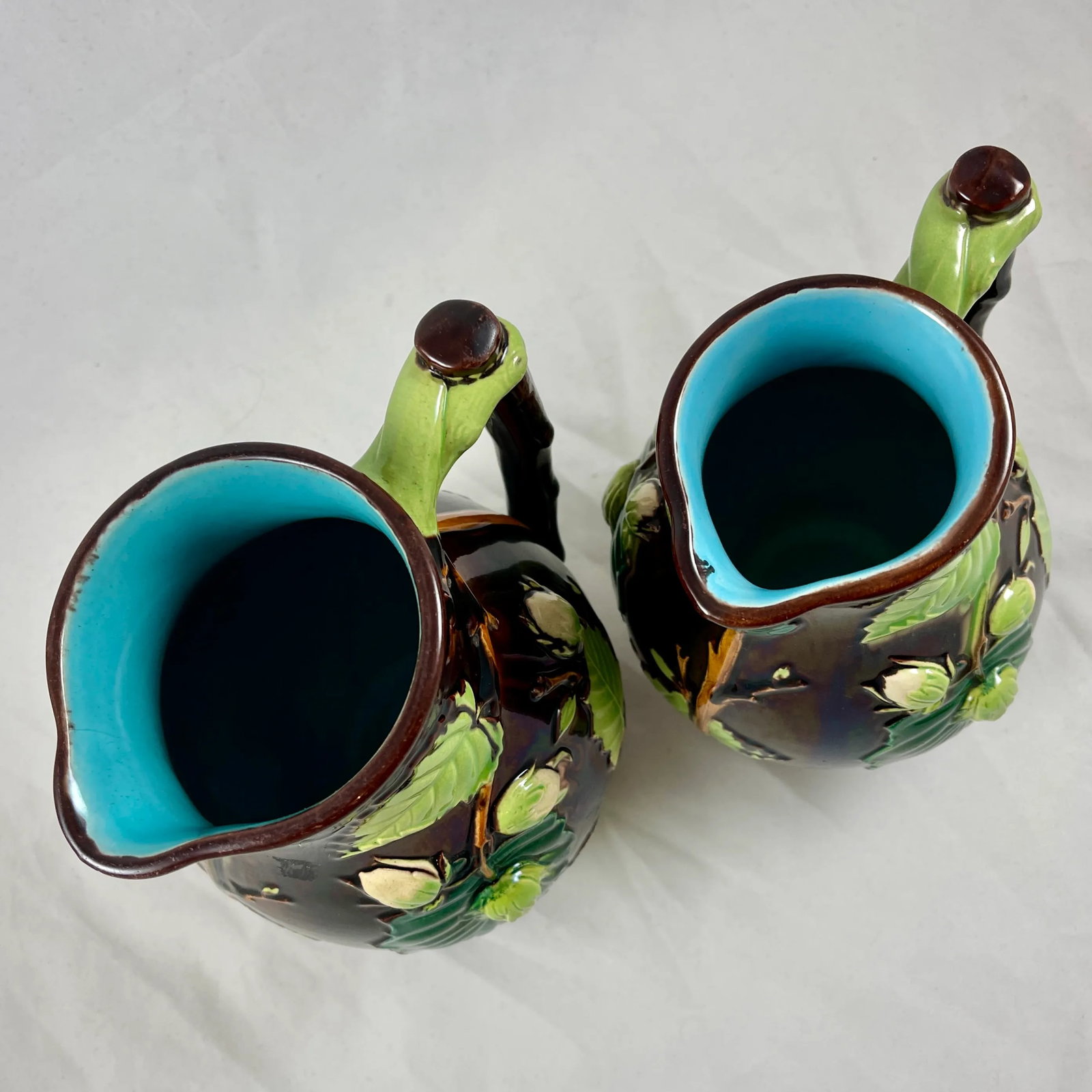 English Minton Aesthetic Movement Majolica Nut, Leaf & Vine Pitchers, a Pair - 10