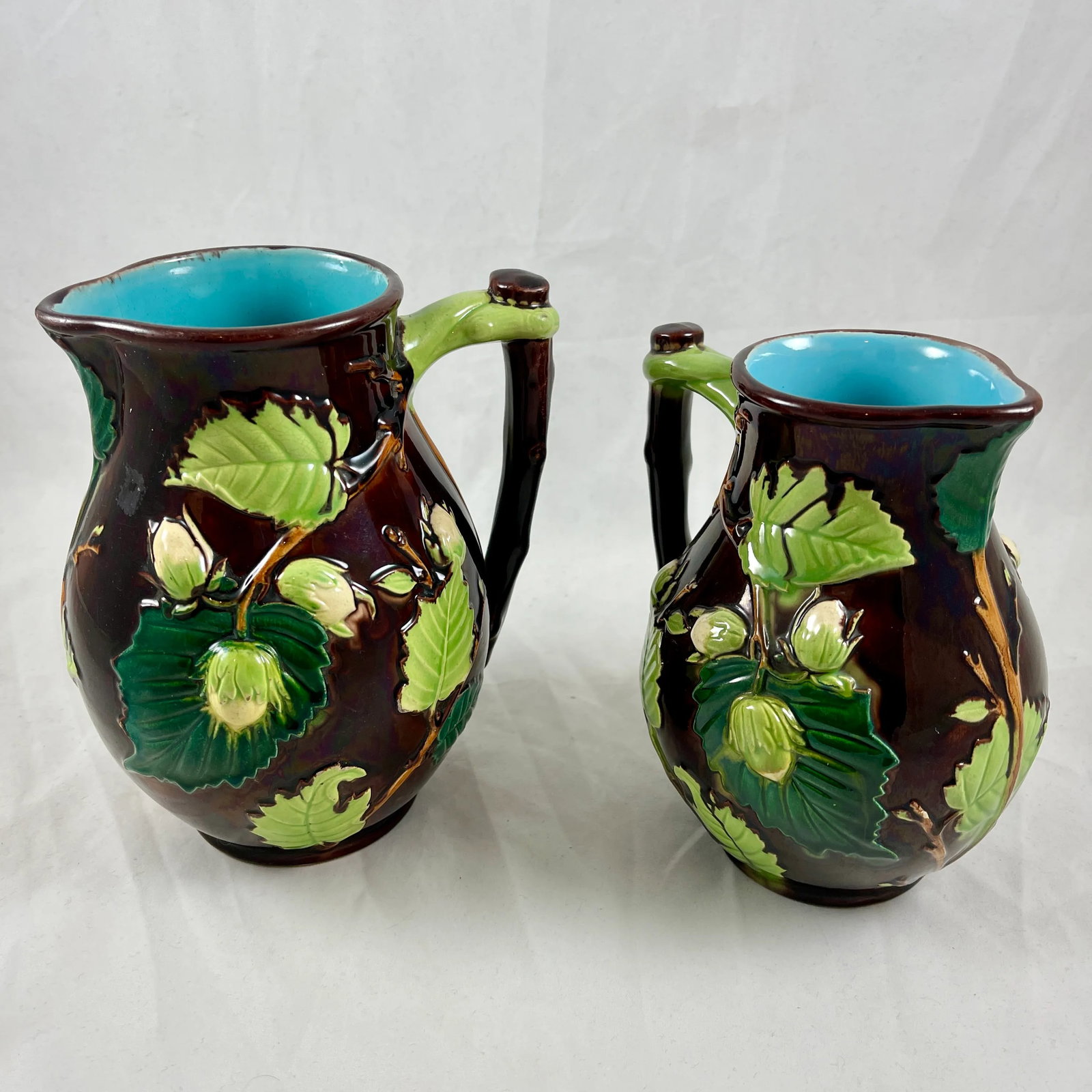 English Minton Aesthetic Movement Majolica Nut, Leaf & Vine Pitchers, a Pair - 13