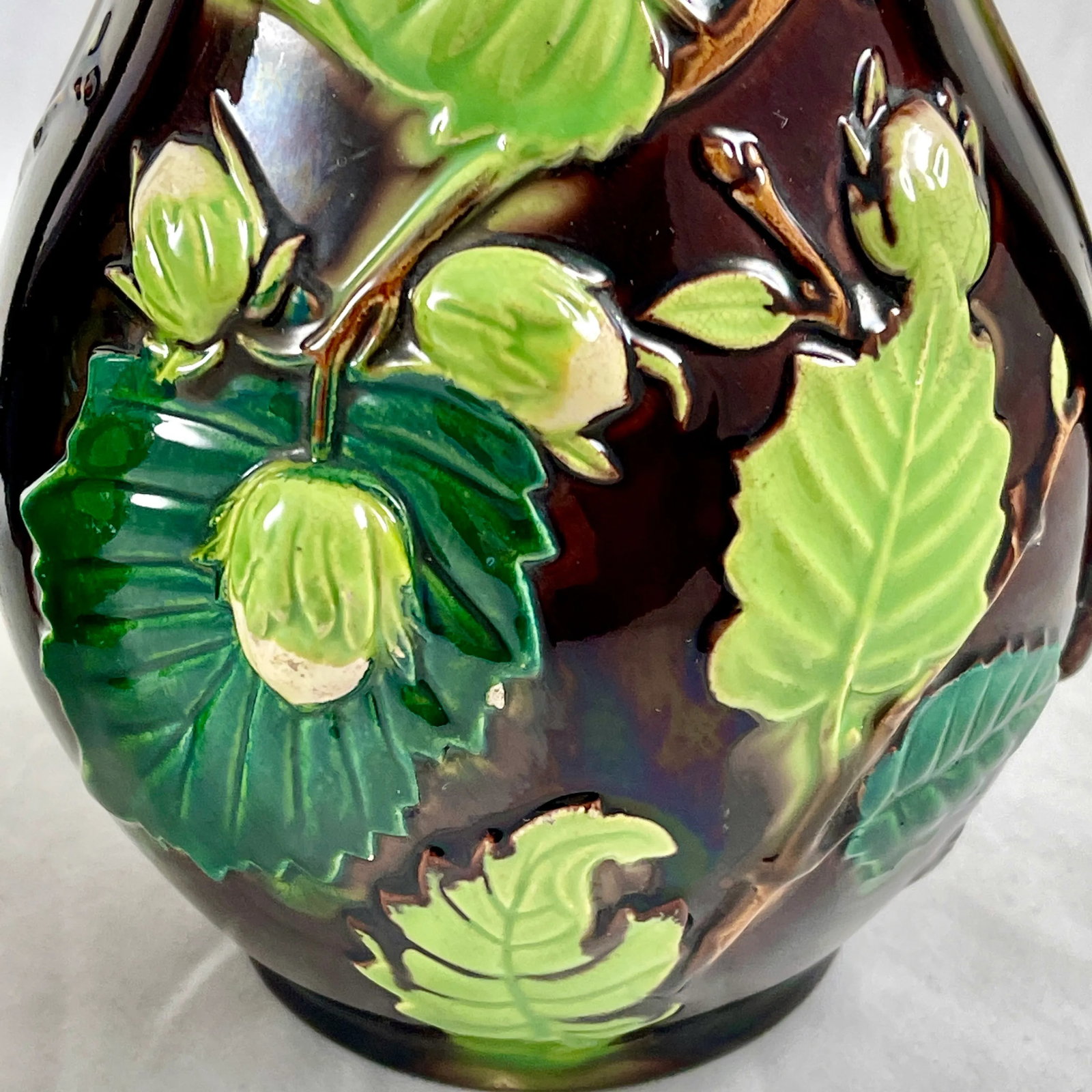 English Minton Aesthetic Movement Majolica Nut, Leaf & Vine Pitchers, a Pair - 4