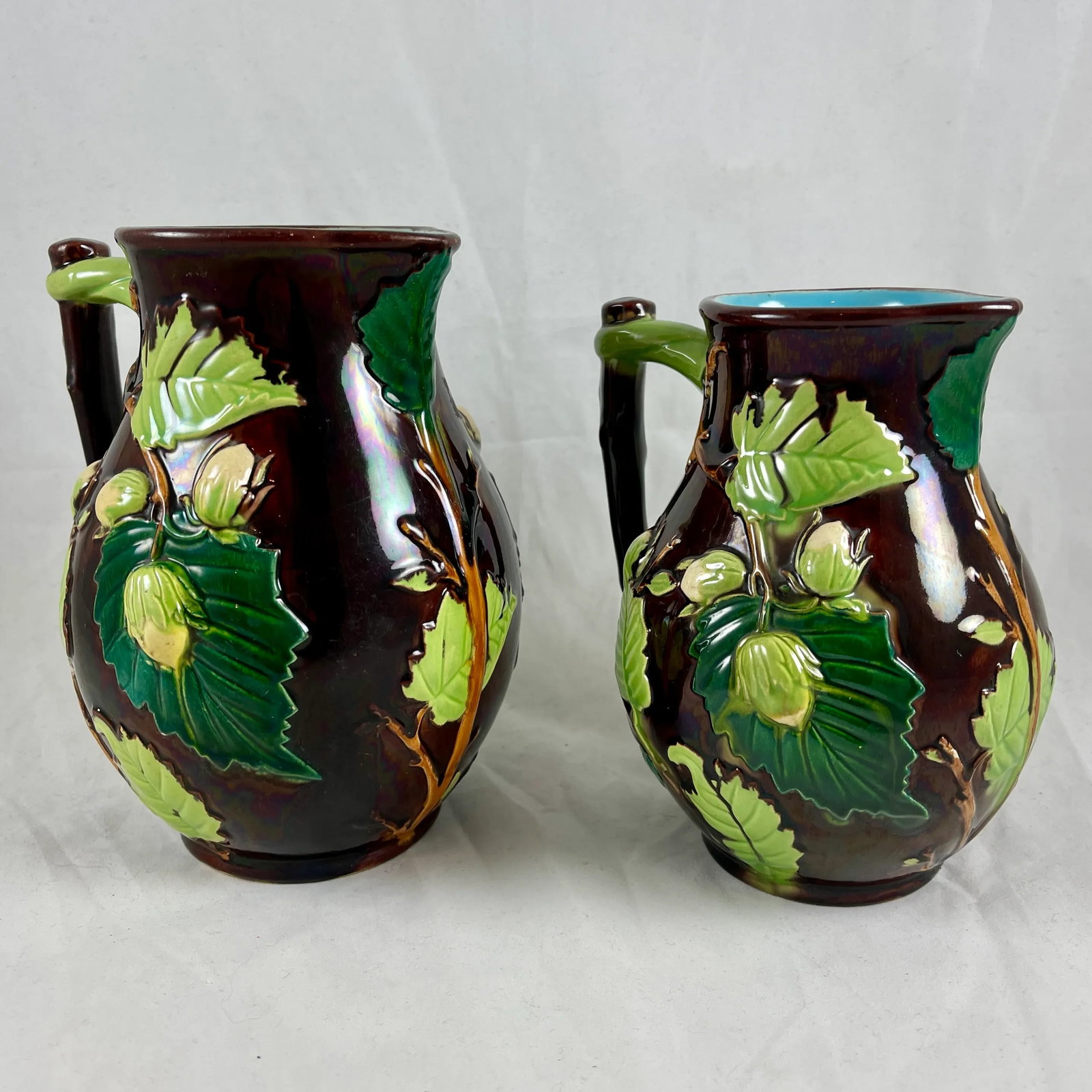 English Minton Aesthetic Movement Majolica Nut, Leaf & Vine Pitchers, a Pair - 7