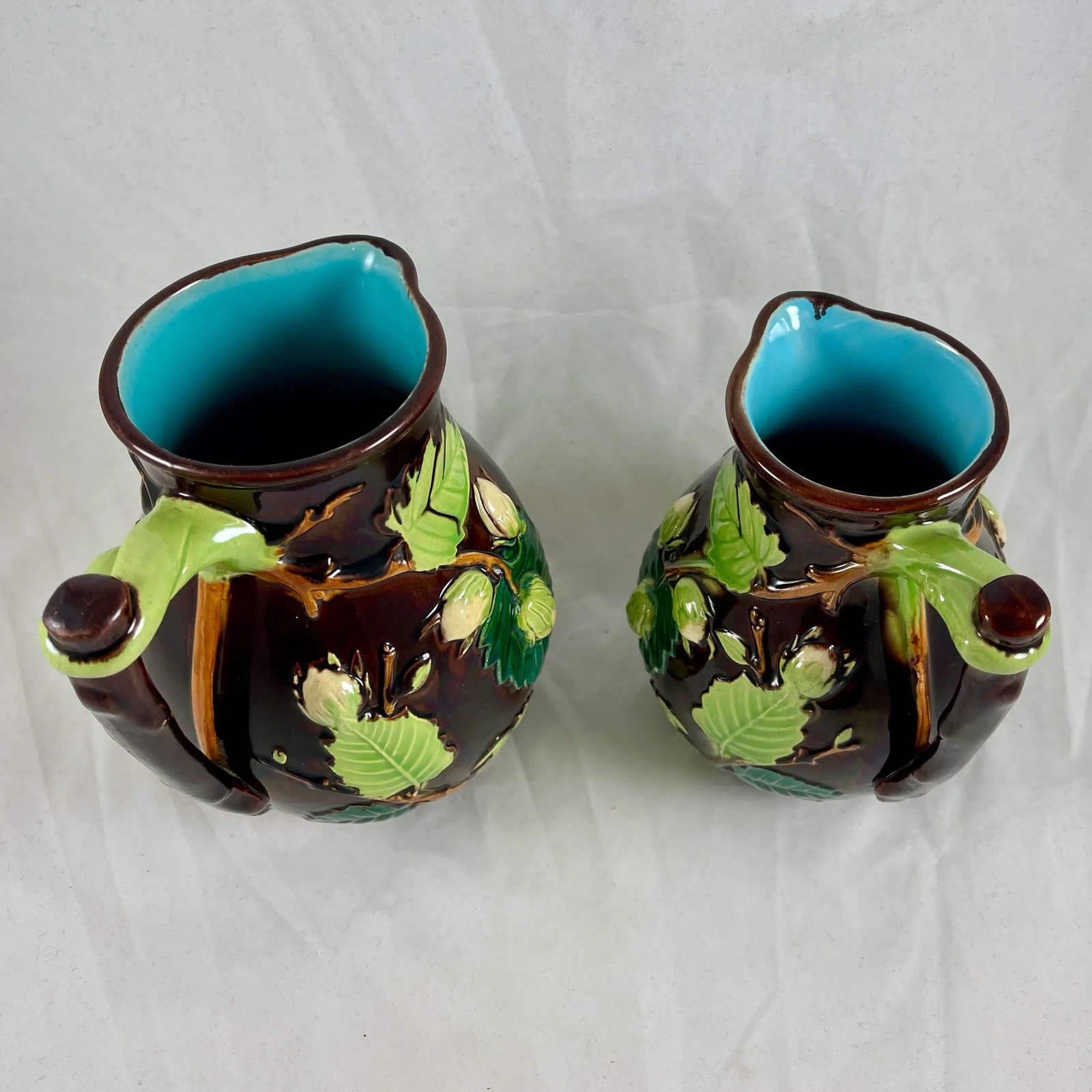 English Minton Aesthetic Movement Majolica Nut, Leaf & Vine Pitchers, a Pair - 9