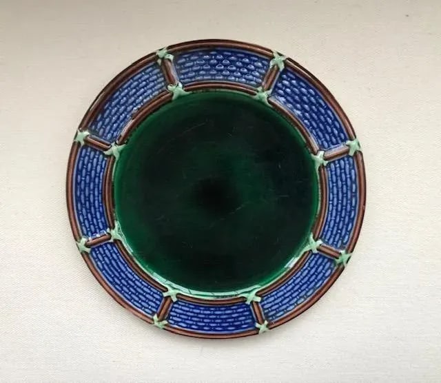 Antique English Wedgewood Majolica Plate - 11